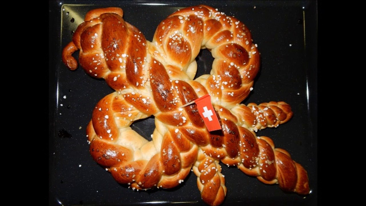 Butterzopf Insekt, Hefezopf, Zopf flechten, Schaustücke