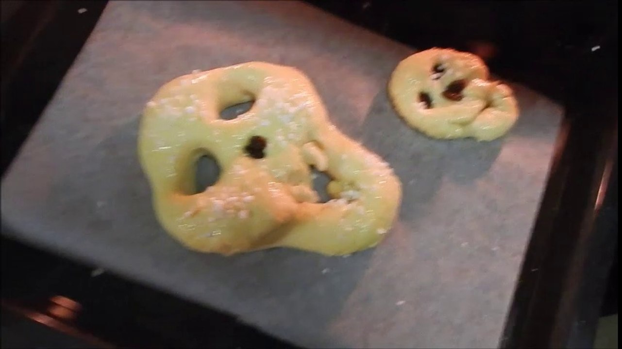 Totenkopf Brot aus Zopfteig, Schweizer Brot, Butterzopff,