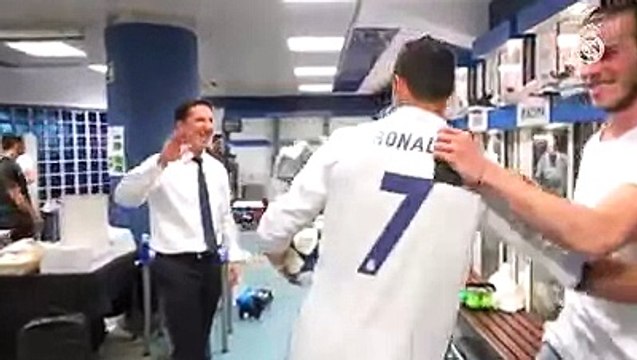 شاهد لاعبي ريال مدريد في غرفة الملابس بعد الفوز على بايرن ميونيخ 6-3 بمجموع المبارتين