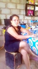 cuando a tu mama no le gusta que estes saludando las redes sociales