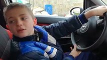 Prácticas peligrosas Cuando tu sobrino te pide el coche y lo estampa