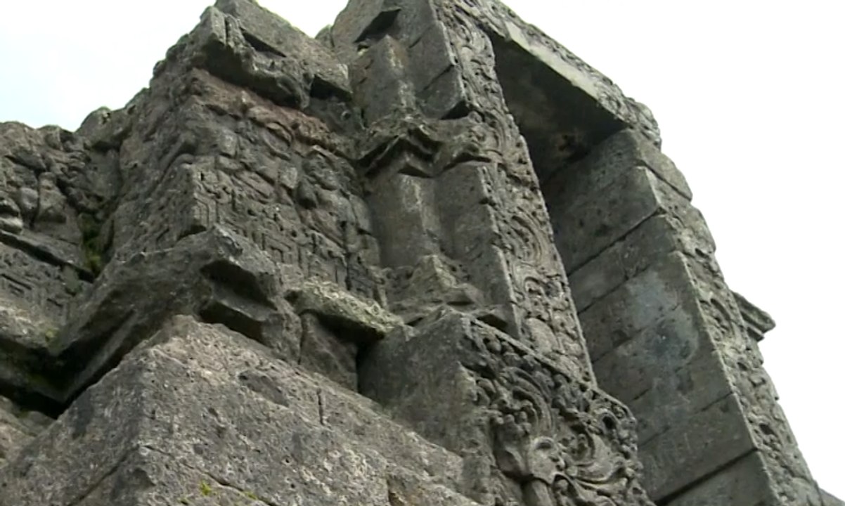 Wisata Sejarah di Candi Kidal dan Candi Jago
