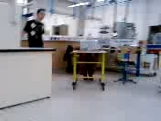 Ben ben qui fait le con derrière une imprimante