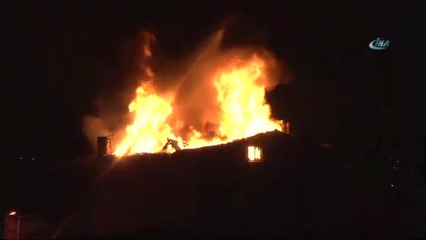 Kağıthane'de Çatı Katı Alev Alev Yandı