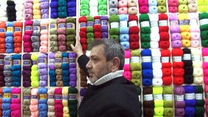 Anneler askerlere bere ve atkı örmeye başladı, yün iplik satışları patladı
