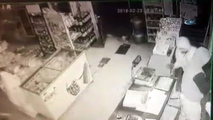 Kiralık araçla 3 ilde sigara hırsızlığı yapan şahıslar kamerada