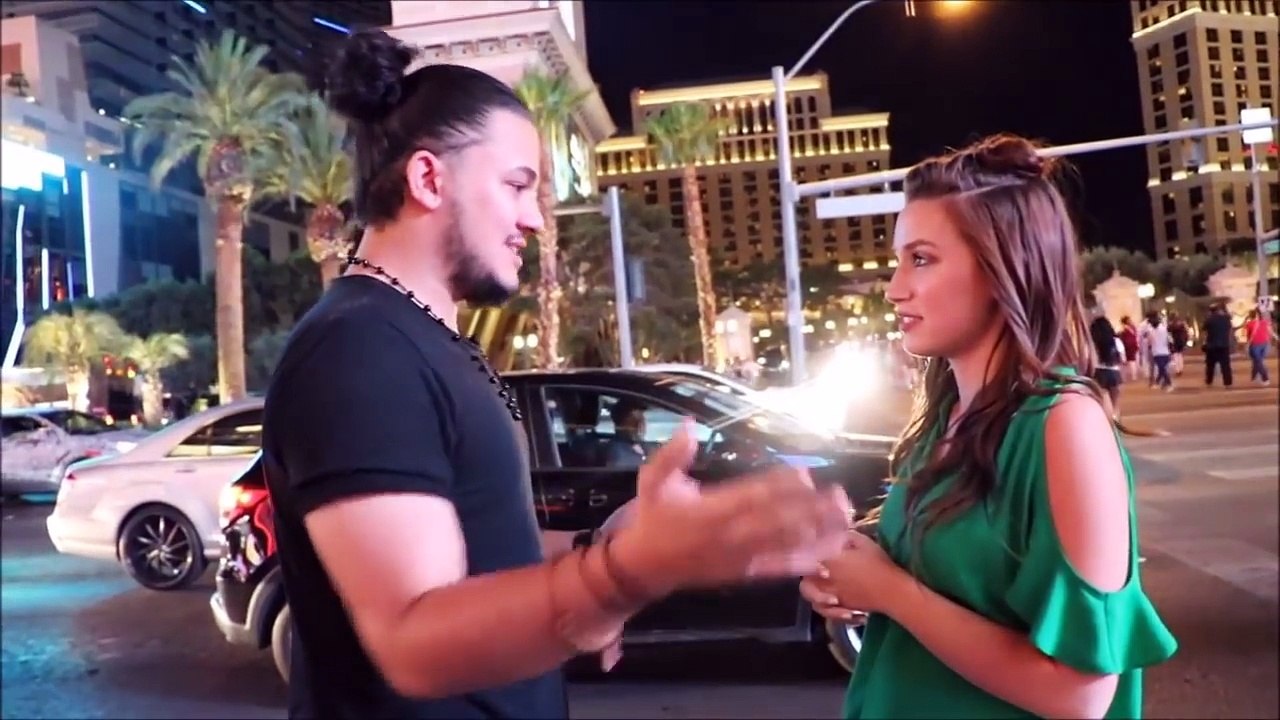 Kissing Prank - Street Edition
