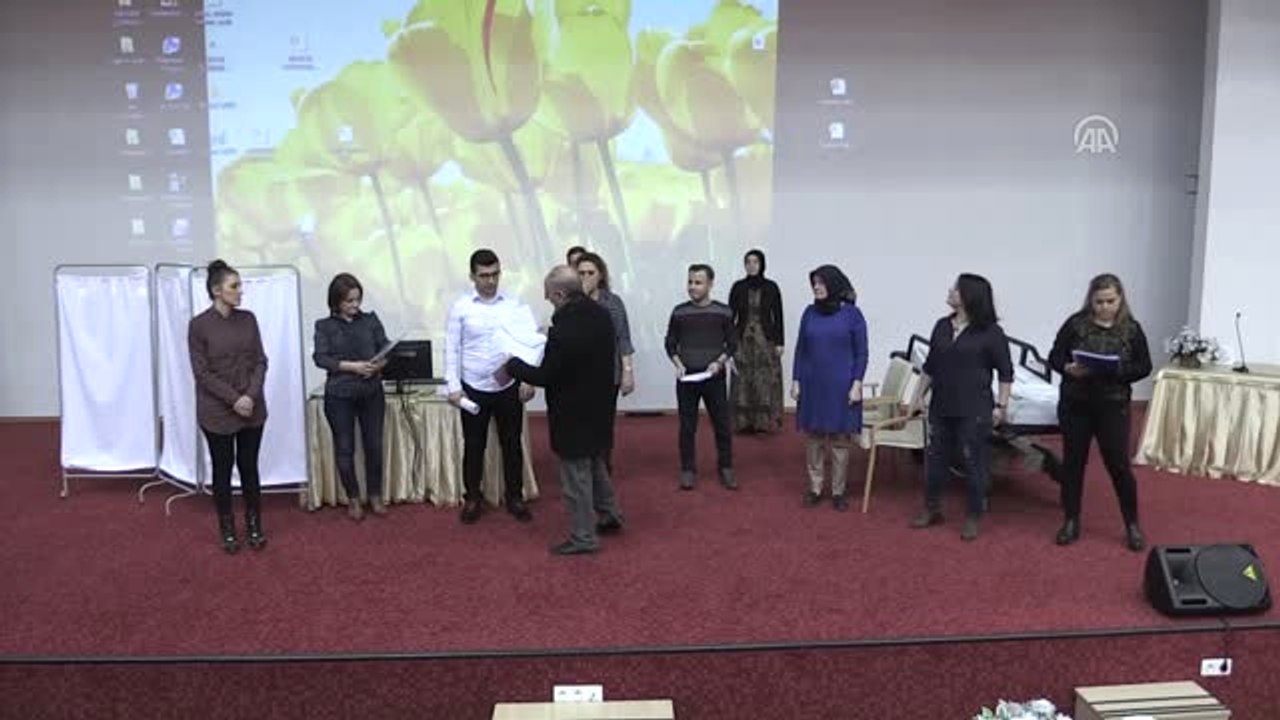 Doktor Yazdı Sağlık Çalışanları Oynadı