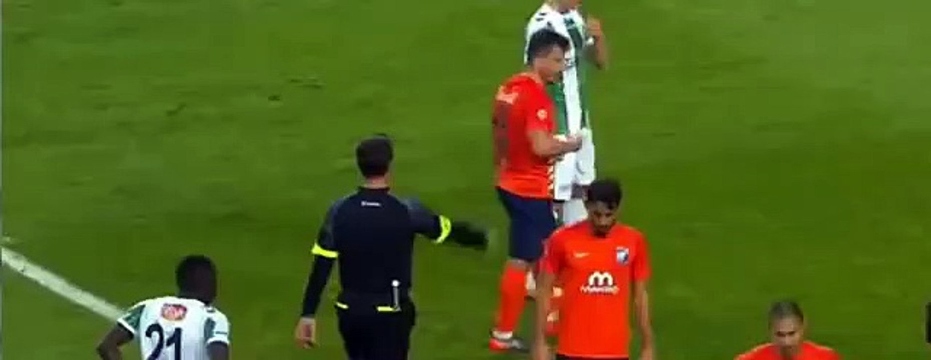 Emre Belözoğlu'ndan hakeme küfür