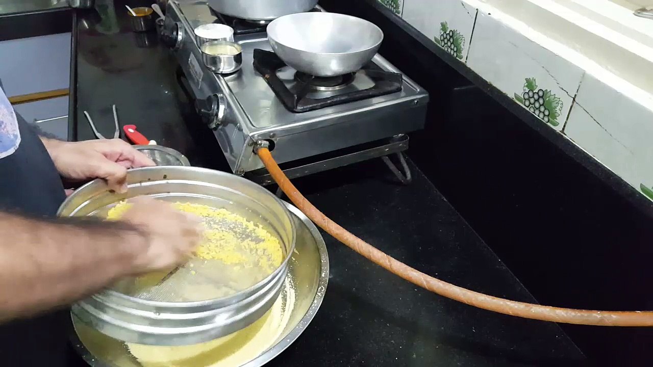 Magas ladoo - Besan ladoo - Magaj ladudi - Swaminarayan ke laddu recipe in Hindi - गुजरती मगज और बेसन लड्डू