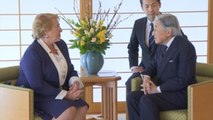 El emperador de Japón recibe a la presidenta chilena Michelle Bachelet