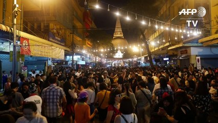 Thais take swing dancing to city streets