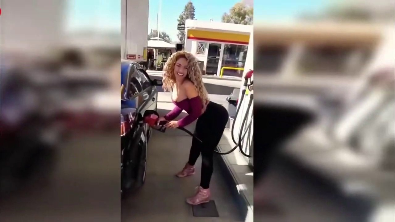 Elle va vous donner envie d'aller faire le plein de la voiture! HOT
