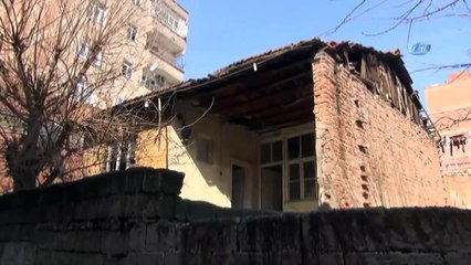 Bu İlçede Vatandaşlar Sokağa Çıkmaya Korkuyor