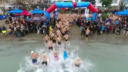 Video herunterladen: Datça 12. Açık Deniz Kış Yüzme Maratonu başladı - MUĞLA