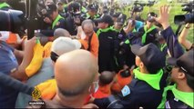Thai temple standoff, thousands refuse to leave