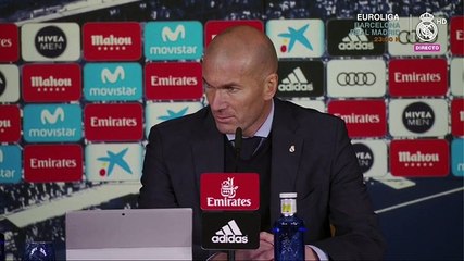 Zidane: "Benzema juega con mucha presión, se merecía el gol"