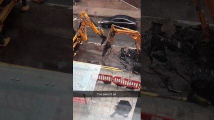 Des ouvriers du BTP jouent au morpion