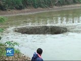 Ce fermier chinois a perdu 25 tonnes de poissons quand son lac s'est vidé subitement... Histoire incroyable