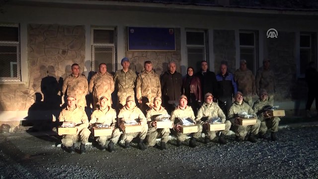 'Sıcacık yüreklerden' Mehmetçik'e anlamlı hediye - HAKKARİ