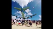 Cette plage se trouve au pied d'un aéroport, frôlée par les avions