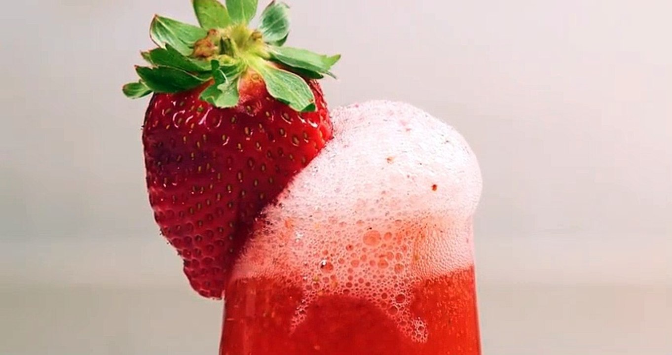 How to Make a Strawberry Bellini