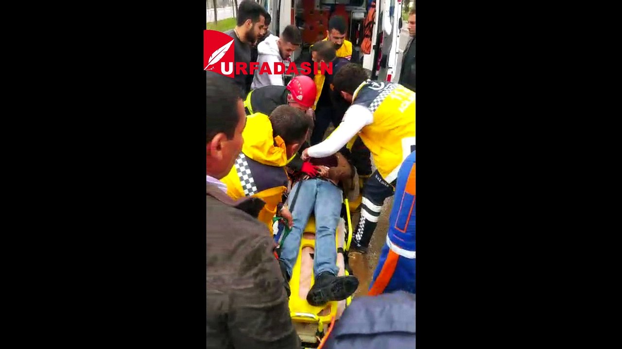 Urfa’da Kaza Sürücü Arabada Sıkıştı
