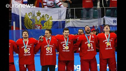 Atletas russos decidem cantar o hino apesar das restrições do Comité