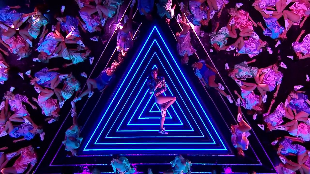 Dua Lipa - New Rules (Live at The BRIT Awards 2018) [720p]