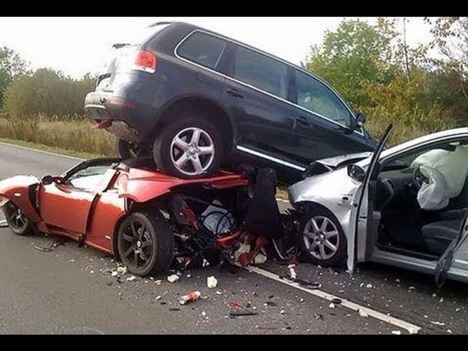 Luxury Cars and Supercars || Crash Compilation 2018