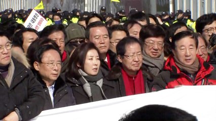 "김영철 방남 육탄저지" vs. "국제적 망신" / YTN