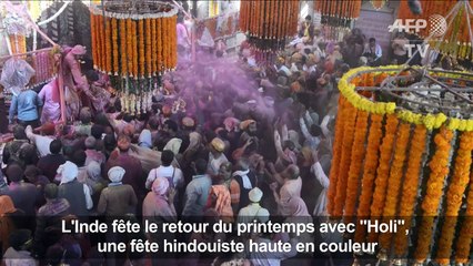 Inde: des villageois commencent à célébrer le festival de Holi