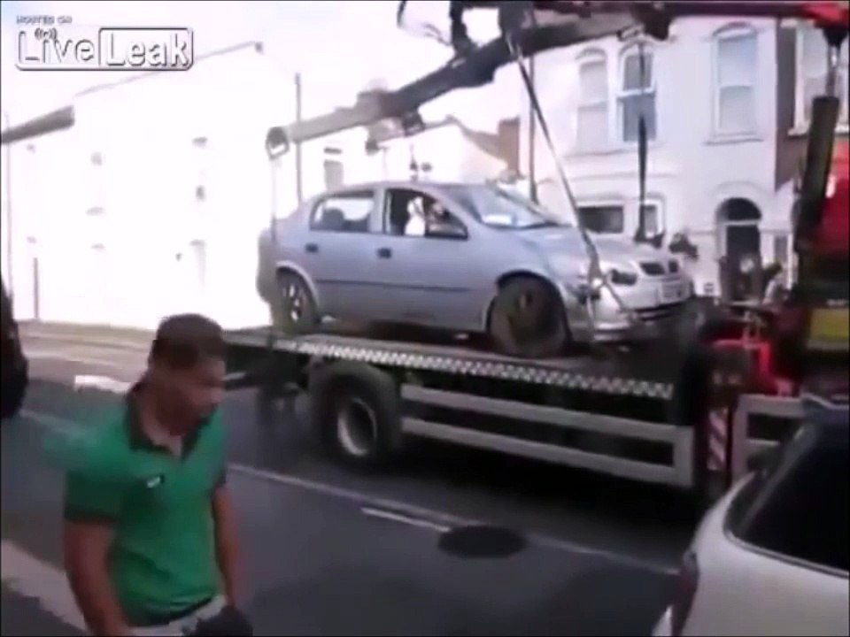 Ce conducteur réussi à s’échapper du camion de la fourrière