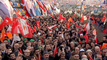 Başbakan Yıldırım, 'Türkiye, bölgede var olan terör ve kaos, Suriye ve Irak'taki iç savaş ve bütün olumsuzluklara rağmen milletimizin sayesinde dimdik ayakta'