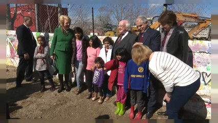 Grecia: il Presidente irlandese visita un campo profughi e lancia un messaggio ai Paesi di Visegrad