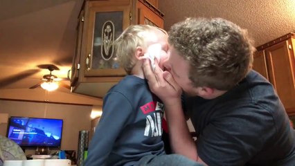 Souffler une pâte coincée dans le nez de son fils : beurk !