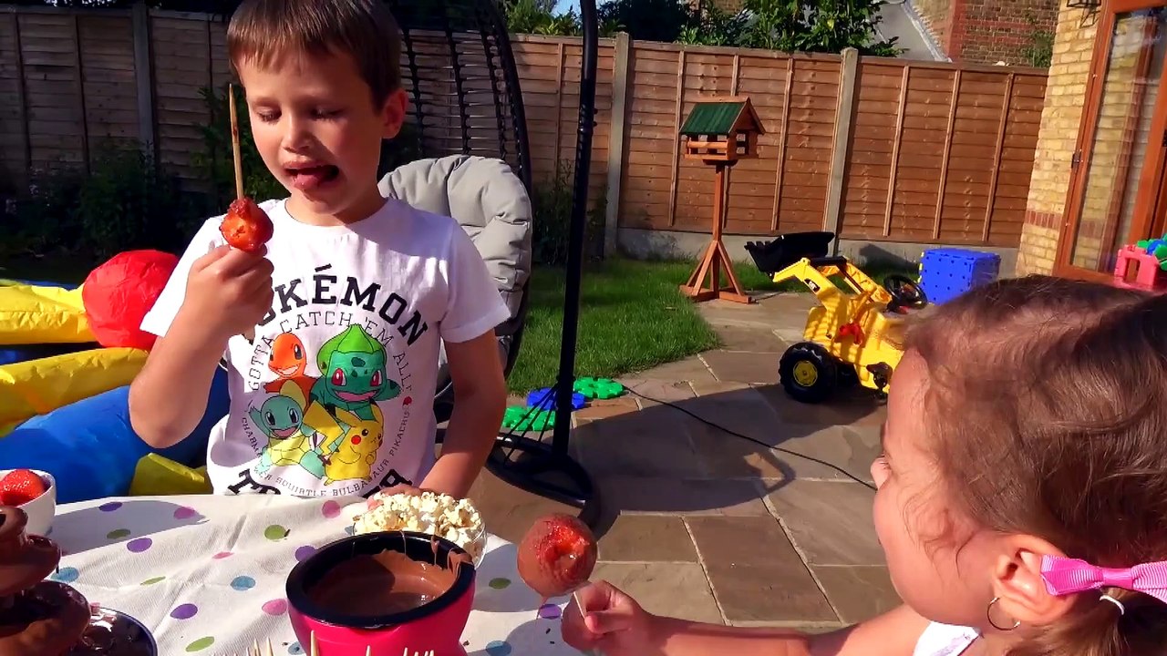 Мистер Макс Мисс Катя Prank BAD KIDS VS DADDY Украли ШОКОКЛАД STEALS A LOT of CHOCOLATE ...