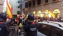 Passivitat de Mossos d'Esquadra respecte a les provocacions dels monàrquics