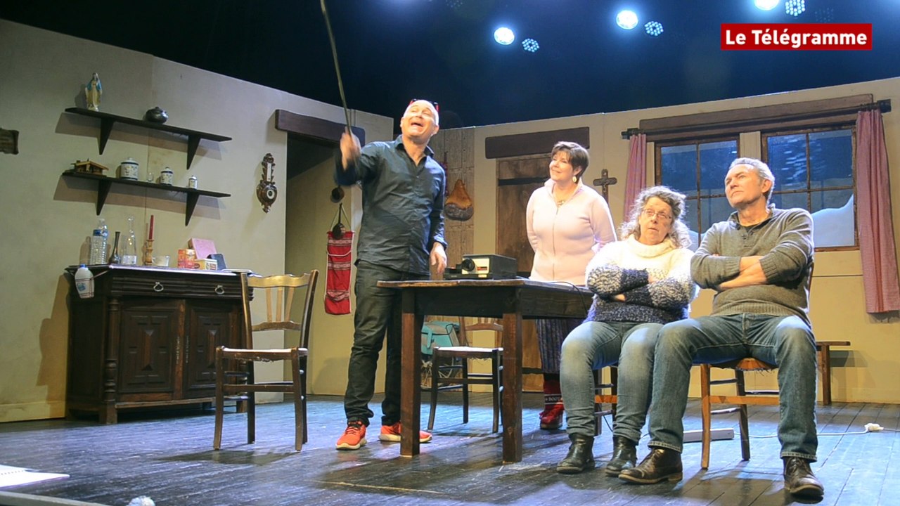 Pont-l'Abbé. "Chacun sa croix", la nouvelle pièce de Six pieds sur scène