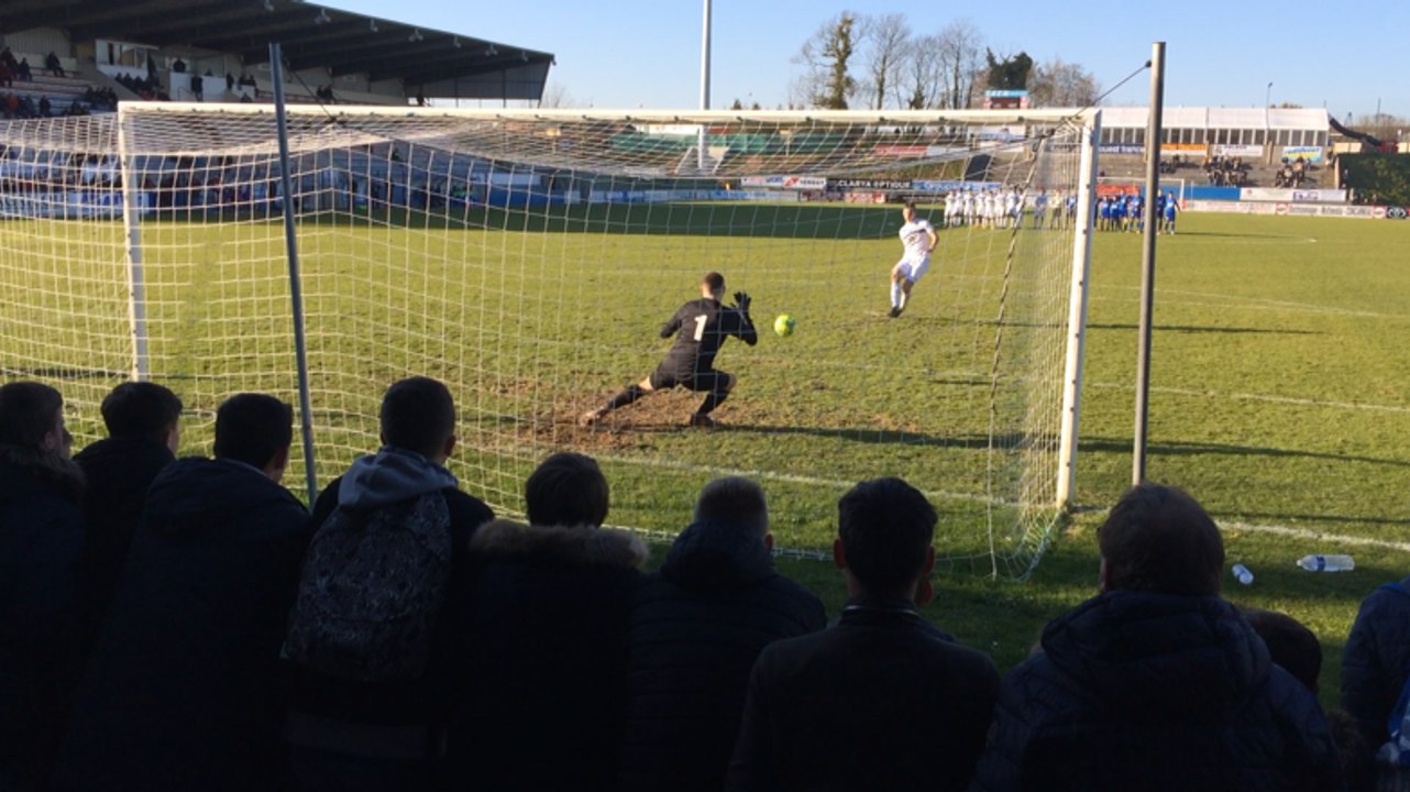 Parade de Marc Mell qui qualifie l'US Concarneau pour les 8es de finale de la coupe Gambardella