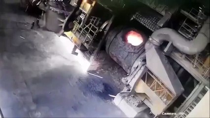Eriyen Çelik Kazanından Saniyeler İle Kurtulan İşçi