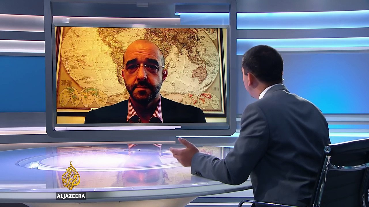 UpFront - The Arena: Hungary fences out refugees