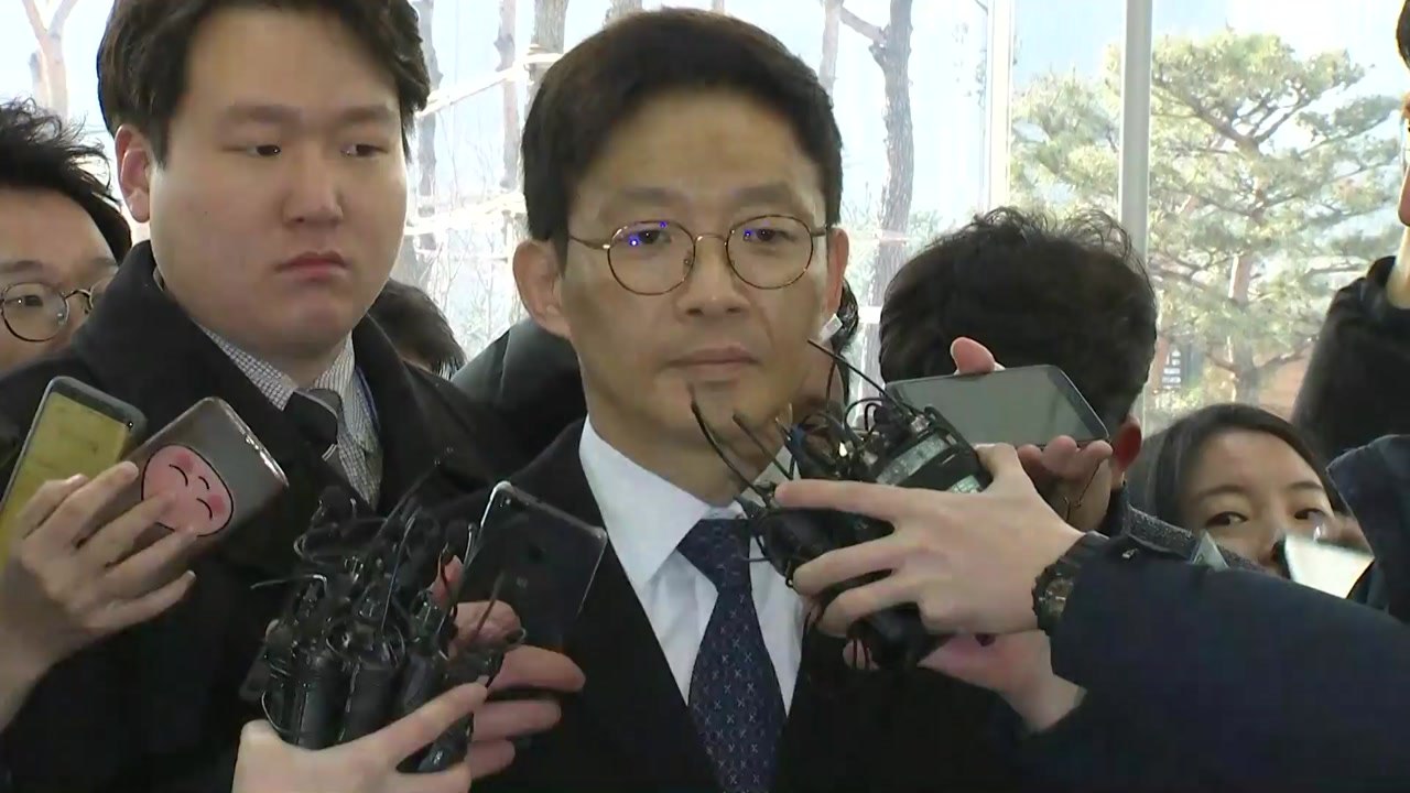 [현장영상] '성추행 의혹' 안태근 前 검사장 검찰 소환 / YTN
