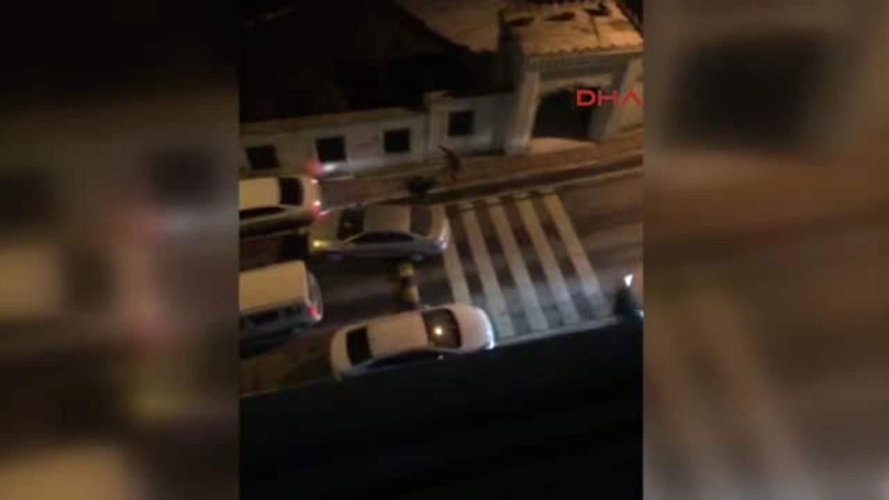 Otomobil Hırsızları Ortalığı Birbirine Kattı; Polis Defalarca Ateş Açarak Durdurdu