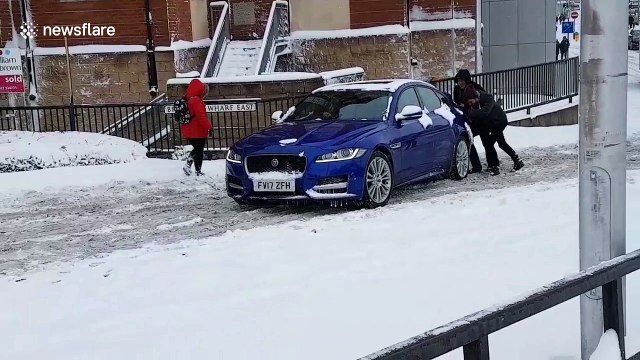 Motorists stuck as snow causes havoc in Lincolnshire