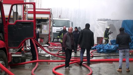 Samsun'da plastik eşya deposunda yangın