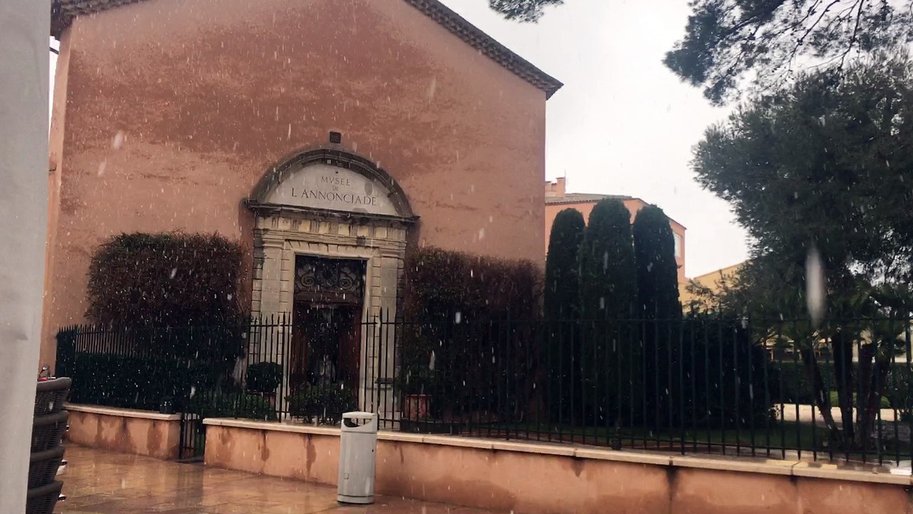 La neige blanchit le Golfe de Saint-Tropez