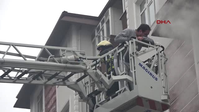 İzmit-Elektrik Kontağı Sonucu Çıkan Yangın 12 Kişi Dumandan Etkilendi