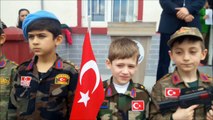 Akhisar Gazi Ortaokulu ve Ahmet Vehbi Bakırlıoğlu İlkokulundan Mehmetçik adına program