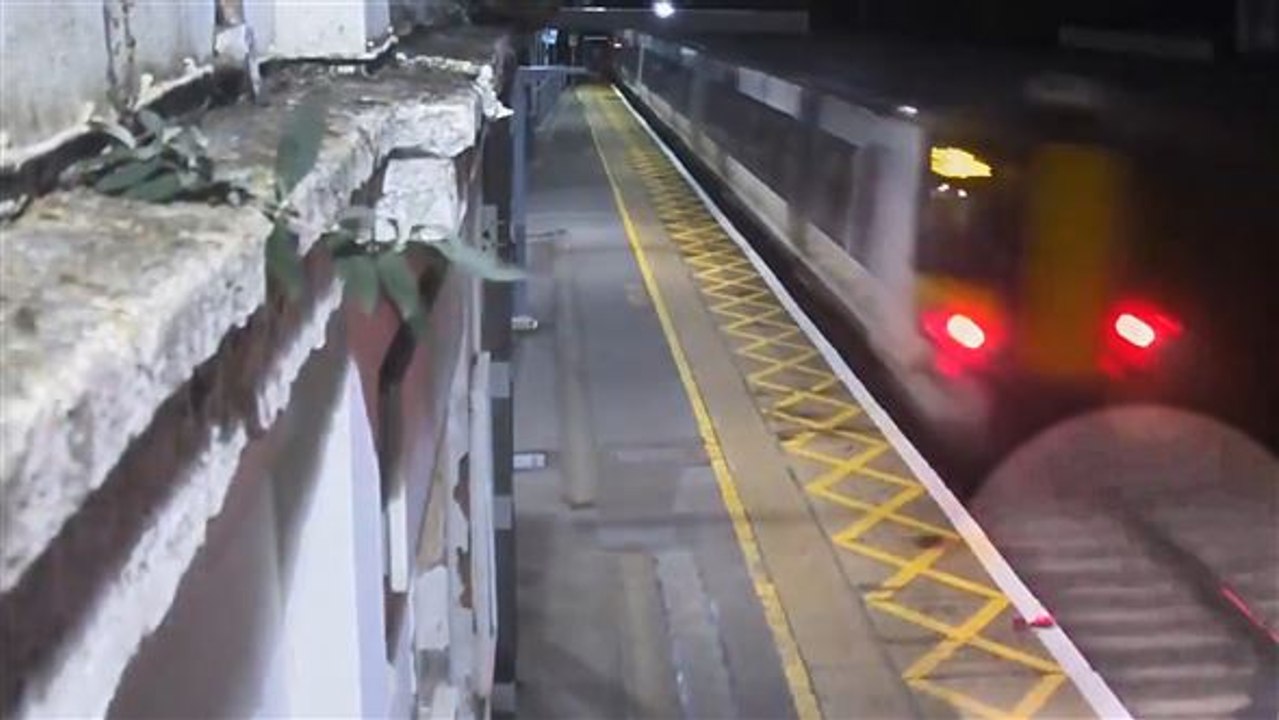 Bester Schutzengel: Betrunkener überlebt auf Gleisen